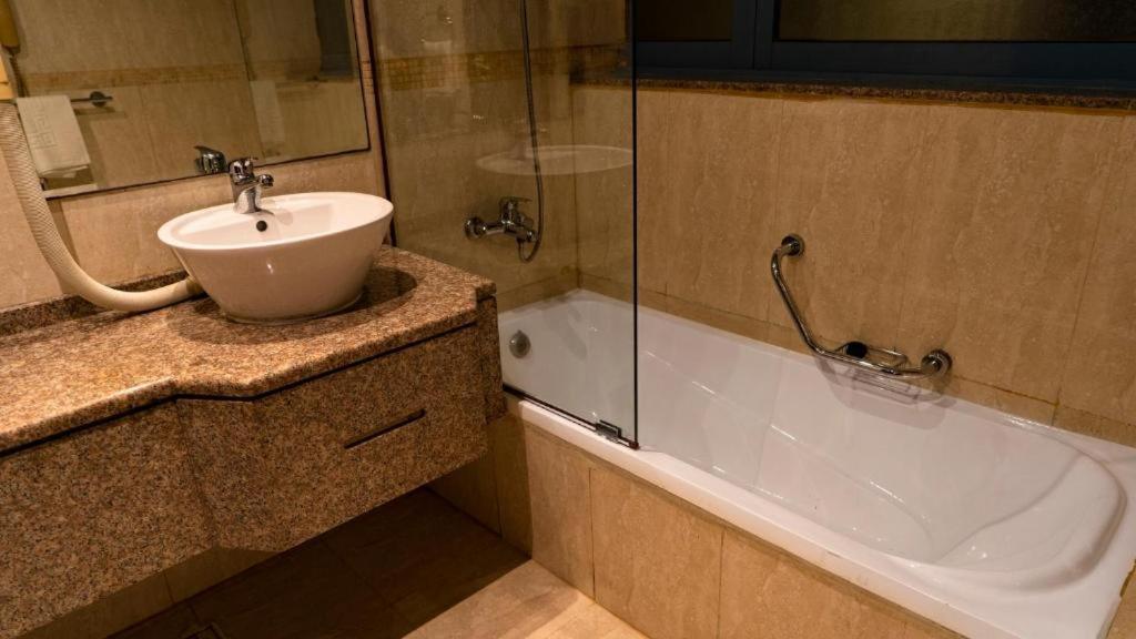 Boonmax Hotel Dubai Eksteriør billede